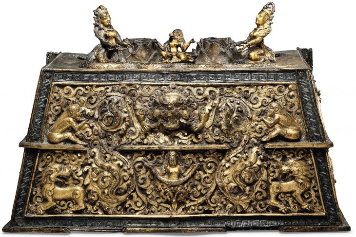 A PARCEL GILT-BRONZE PLINTH